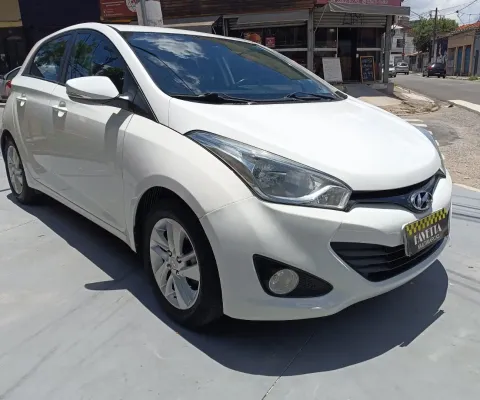 Veículo com Laudo Cautelar 100% aprovado, todo revisado, aceitamos o seu veículo como parte de pagam