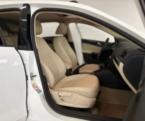 Famoso mosca branca! Jetta exclusivo km baixa e interna bege original sem leilão/sinistro