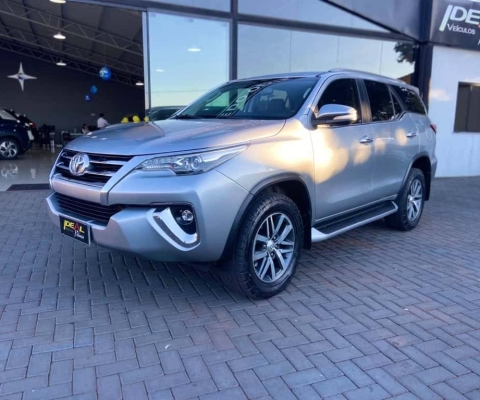 Toyota Hilux SW4 SRX - Prata - 2018/2018