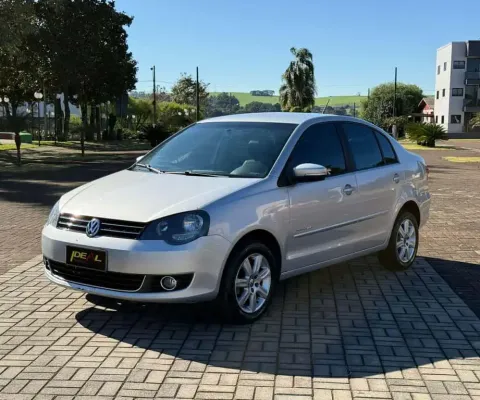 Volkswagen Polo Sedan Comfort 1.6 - Prata - 2011/2012