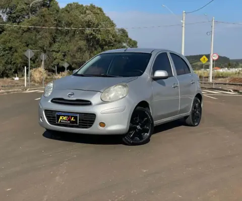 Nissan March 1.0 Flex  - Prata - 2012/2013