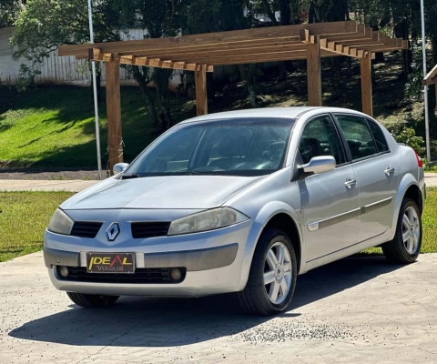 Renault Megane Sedan Dynamique Hi-Flex 1.6 16V  - Prata - 2008/2008