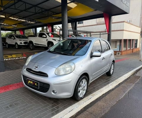 Nissan March SV 1.6 16V Flex Fuel  - Prata - 2012/2013