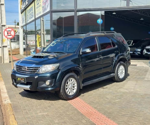 Toyota Hilux SW4 SRV 4X4 - Preta - 2014/2014