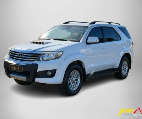 Toyota Hilux SW4 SRV 3.0 4x4  - Branca - 2013/2014