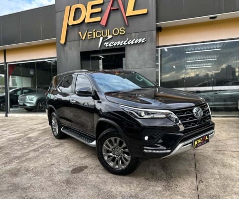 Toyota Hilux SW4 SRX 4x4 2.8 TDI 16V Dies. Aut.  - Preta - 2023/2024