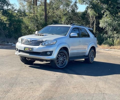 Toyota Hilux SW4 SRV 4x4 3.0  - Prata - 2012/2013