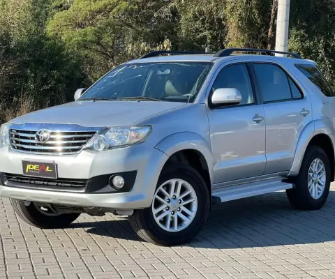 Toyota Hilux SW4 SR 4x2 - Prata - 2012/2012