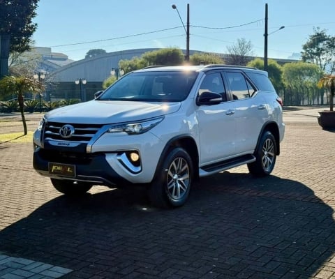 Toyota Hilux SW4 SWSRXA4FD - Branca - 2017/2017