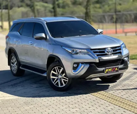 Toyota Hilux SW4 SRX 4x4 2.8 TDI 16V Dies. Aut.  - Prata - 2018/2019