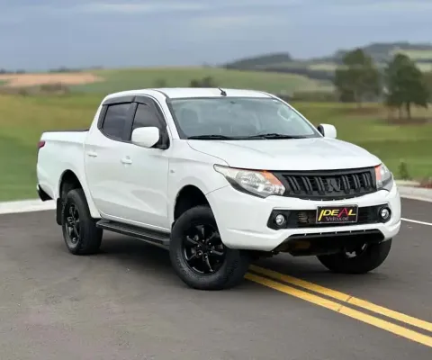 Mitsubishi L200 Triton Sport GLX 2.4 CD Diesel Mec.  - Branca - 2019/2020