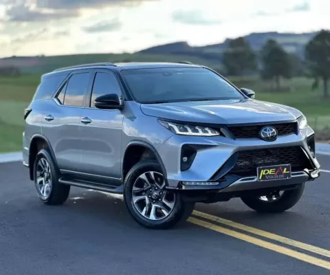Toyota Hilux SW4 SWDMDA4MD - Prata - 2023/2024