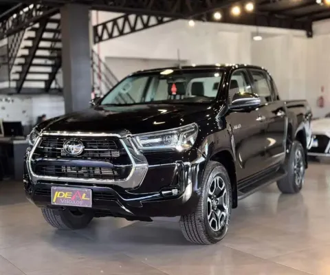 Toyota Hilux SRX - Preta - 2021/2022