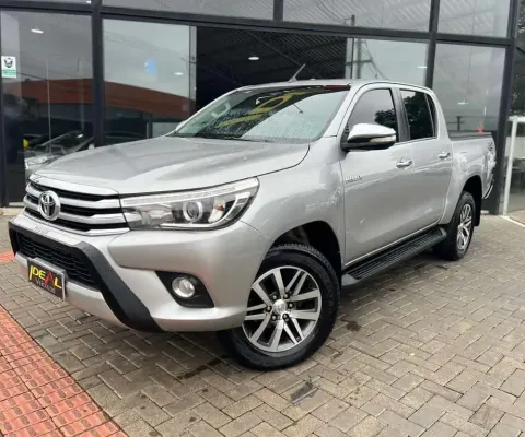 Toyota Hilux SRX 4X4 - Prata - 2017/2017
