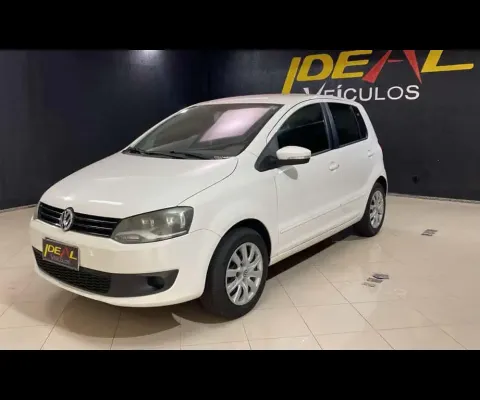 Volkswagen Fox 1.0 Mi Total Flex 8V 5p  - Branca - 2012/2013