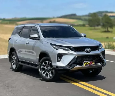 Toyota Hilux SW4 SW4 SRX Platinum - Prata - 2025/2025