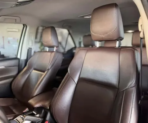 Toyota Hilux SW4 SRX - Branca - 2017/2017