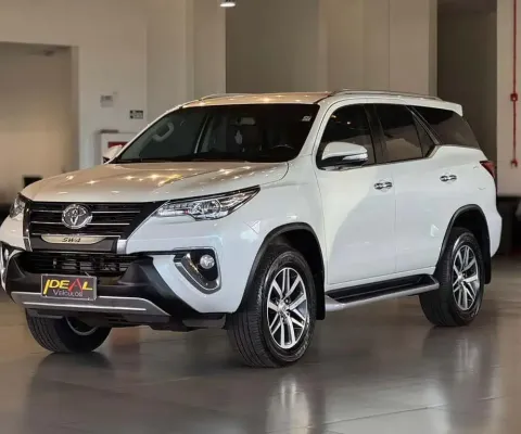 Toyota Hilux SW4 SRX - Branca - 2017/2017
