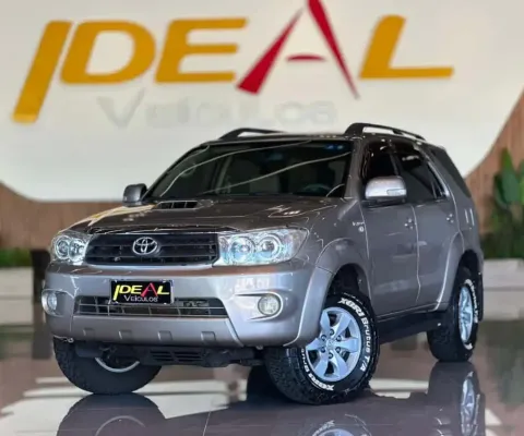 Toyota Hilux SW4 SRV 4x4 3.0  - Bege - 2010/2011