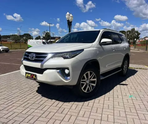 Toyota Hilux SW4 SRX - Branca - 2017/2017