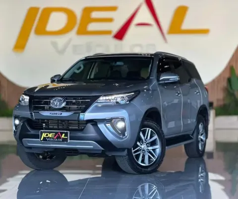 Toyota Hilux SW4 SRX 4x4 2.8  - Prata - 2018/2019