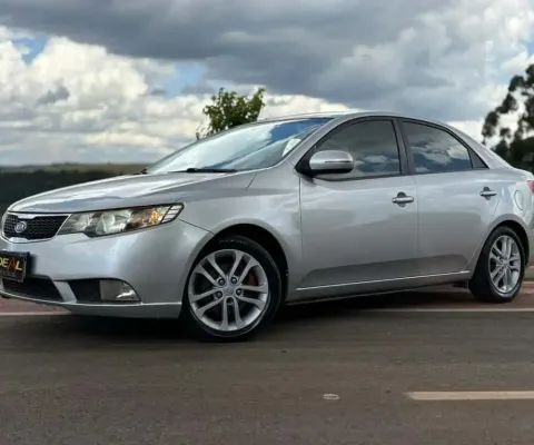 Kia Cerato 1.6  - Prata - 2011/2012