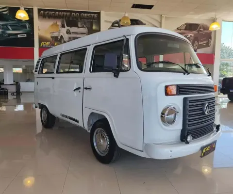 Volkswagen Kombi Lotação 1.4 Mi Total Flex 8V - Branca - 2010/2011