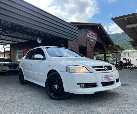 Chevrolet Astra Advantage 2.0 MPFI 8V FlexPower 5p  - Branca - 2010/2011