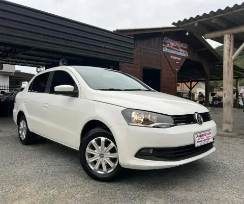 Volkswagen Voyage 1.6/1.6 City  Mi Total Flex 8V 4p  - Branca - 2013/2014