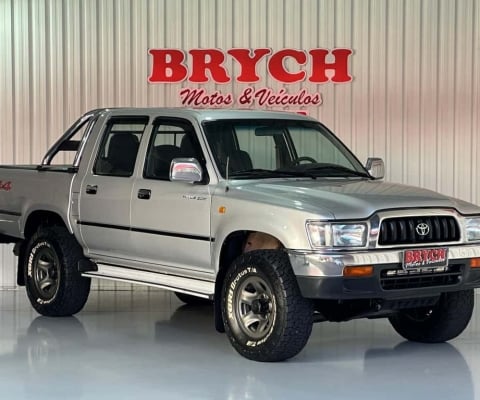 Toyota Hilux CD SRV 4x4 3.0 8V 116cv TB Diesel  - Prata - 2004/2004