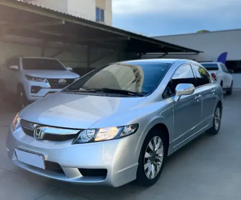 Honda civic super conservado , está aqui na Aero Car multimarcas em Goiânia -Go