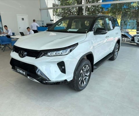 TOYOTA HILUX SW4 2.8 D-4D TURBO DIESEL DIAMOND 7L 4X4 AUTOMÁTICO