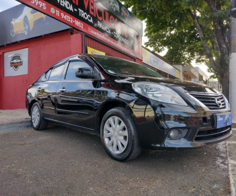 NISSAN VERSA à venda.