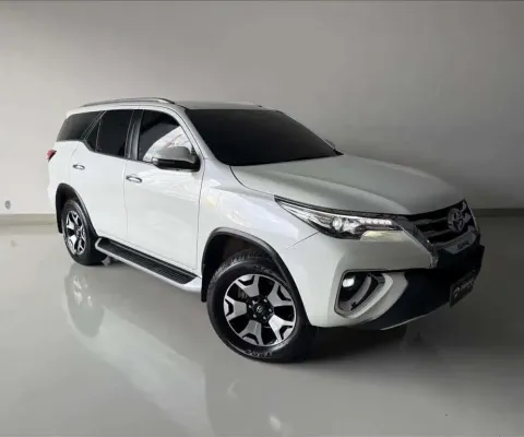 TOYOTA HILUX SW4 2.8 SRX DIAMOND 4X4 7 LUGARES 16V TURBO INTERCOOLER DIESEL 4P AUTOMÁTICO