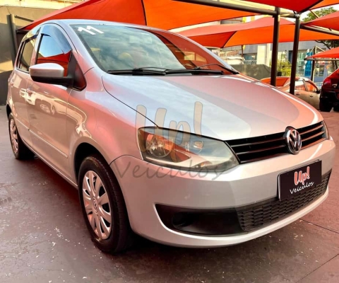 Volkswagen Fox W/ 1.0 GII - Prata - 2010/2011