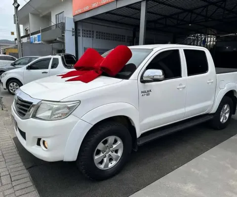 Toyota Hilux 4x4 - Branca - 2013/2014
