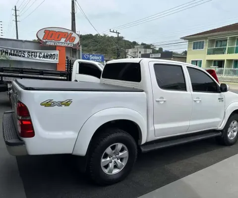Toyota Hilux 4x4 - Branca - 2013/2014