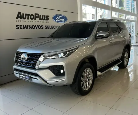 Toyota hilux sw4 srx 2021 com apenas 33mil km ainda na garantia de fábrica!!