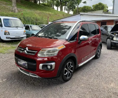 Carro em ótimo estado de conservação revisado documento em dia