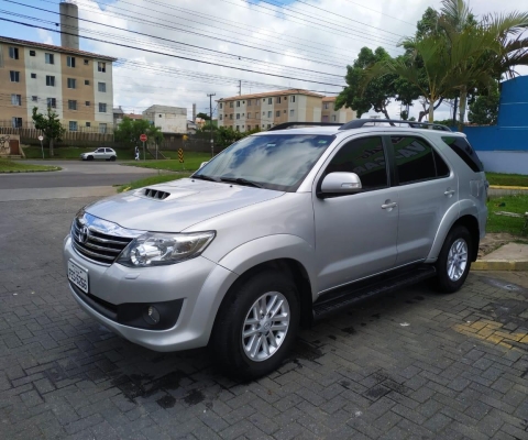 TOYOTA HILUX SW4 à venda.