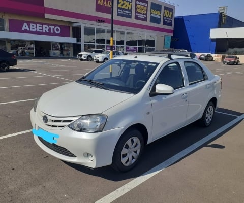 TOYOTA ETIOS à venda.