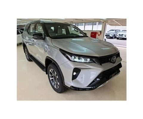 Toyota Hilux sw4 2024 2.8 d-4d turbo diesel diamond 7l 4x4 automático