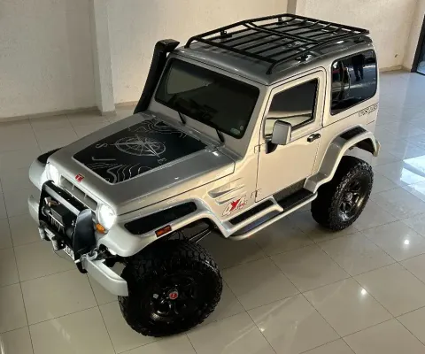TROLLER T4 4X4 SUPER EQUIPADO, PNEUS NOVOS, GUINCHO, LIFT DE SUSPENSÃO, SUPER EQUIPADO, SUPER CONSER