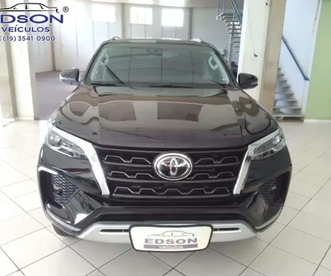 Toyota Hilux SW4 SRX 4x4 2.8 TDI 16V Dies. Aut.7Lug