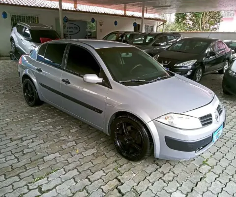 Megane Sedan Expression Hi-Flex 1.6 16V