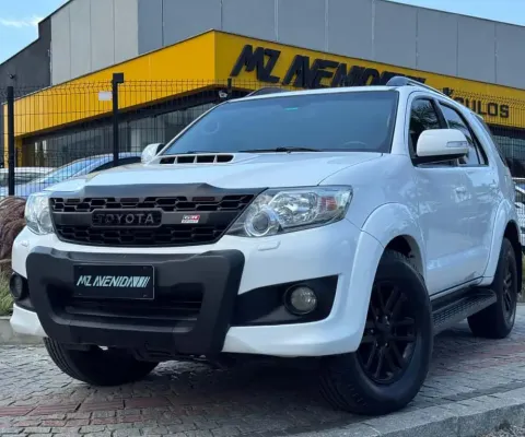 Toyota Hilux SW4 3.0 SRV 4X4 AUT DIESEL 2014 - Branca - 2014/2014