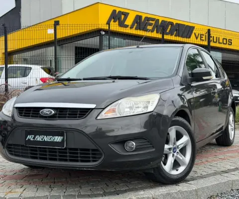 Ford Focus 1.6 hatch Mec 2013 - Cinza - 2012/2013