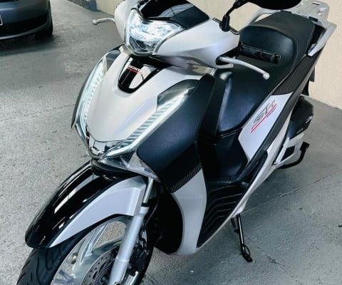 Motocicleta muito conservada