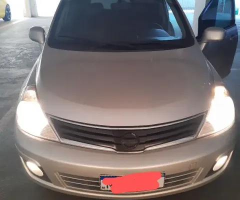 NISSAN TIIDA à venda.