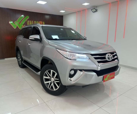 TOYOTA HILUX SW4 SW4 SRX 4x4 2.8 TDI 16V Dies. Aut.